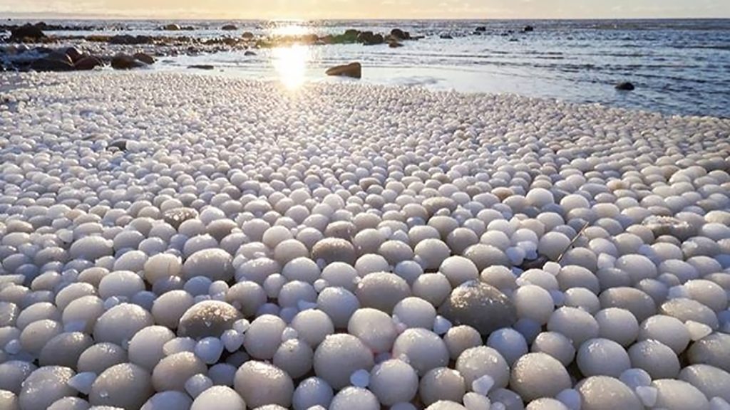 Es bola di Pantai