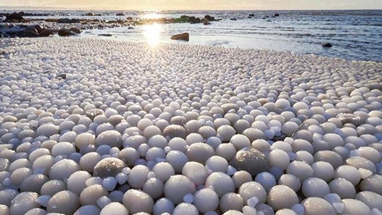 Es bola di Pantai